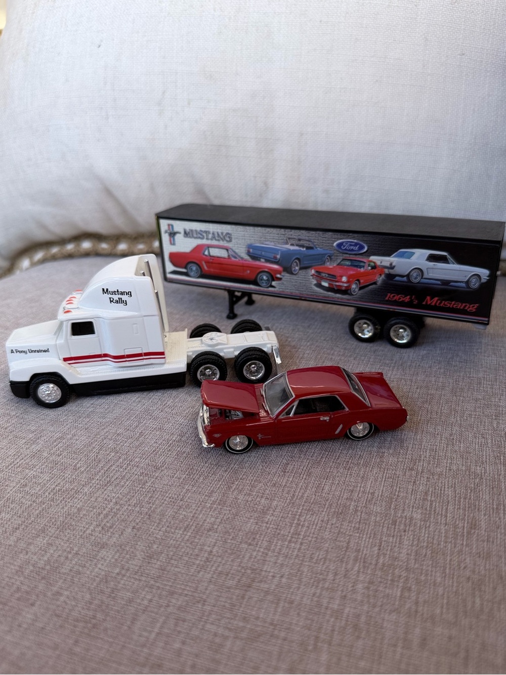Ford Mustang 1964½ ERTL Diecast Hauler Racing Champions Set